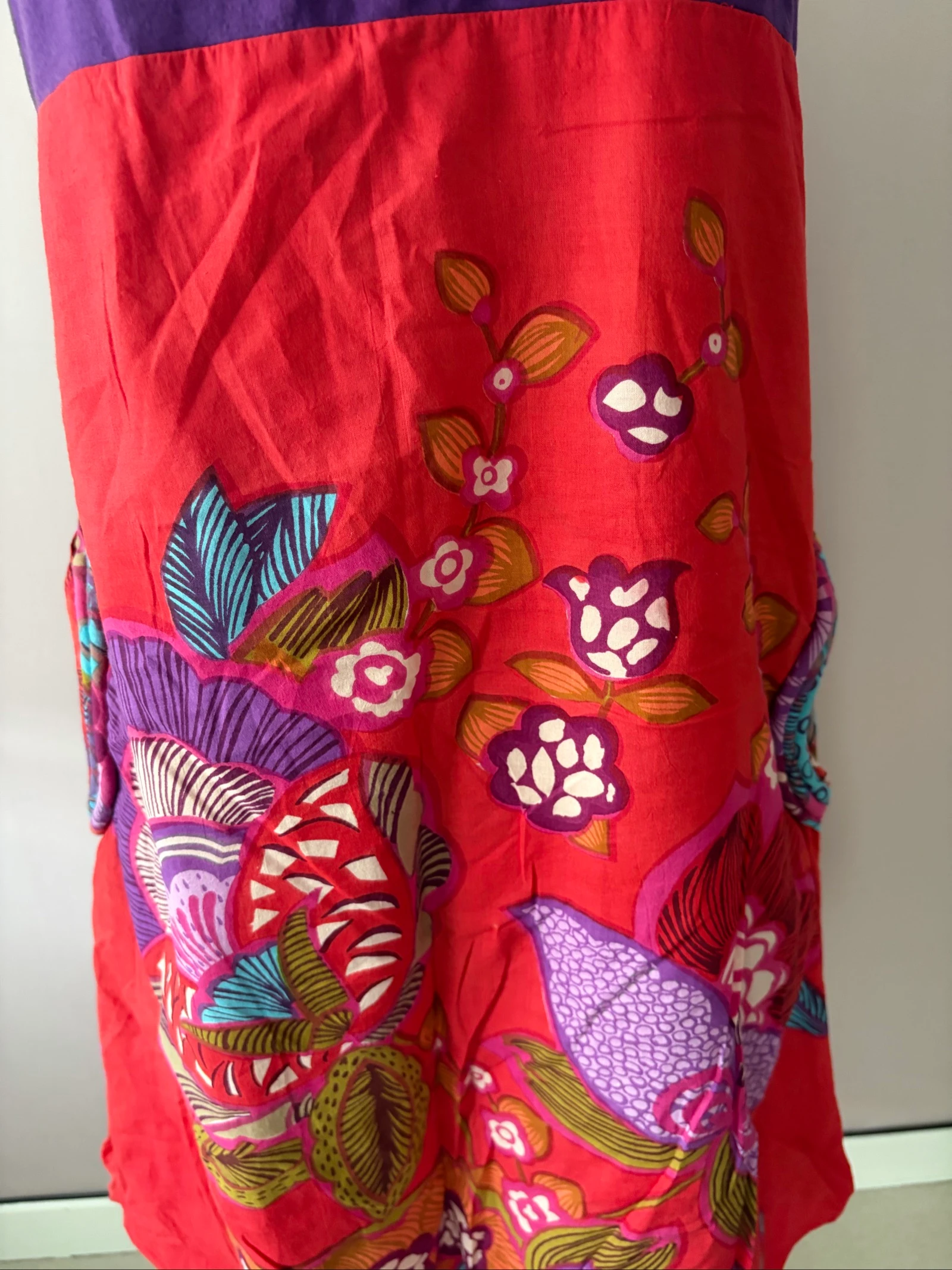 Vestido costas nu verão Ikebana - Estampa floral roxo e vermelho - Tamanho 42 - Ótimo estado – photo 2